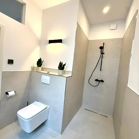 Design An Der Kw-bruecke Apartament